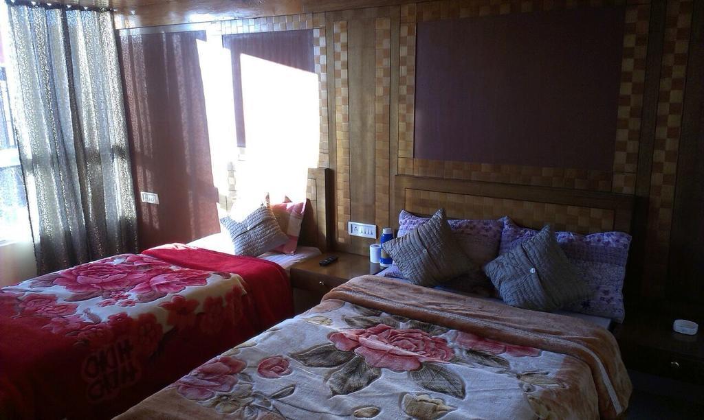 Hotel Orchid Residency , Darjeeling 다르질링 객실 사진